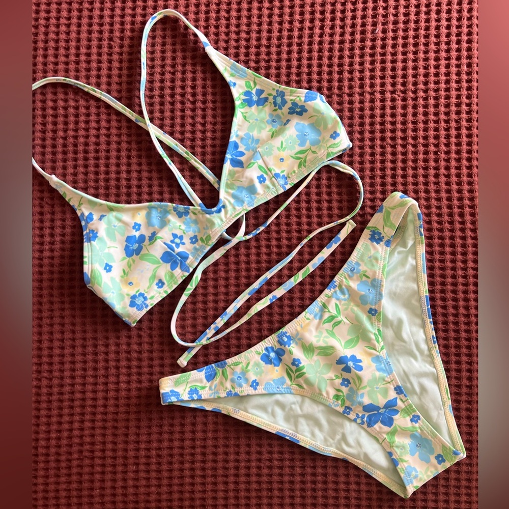 Cupshe | Strappy Floral Bikini Set with Blue and Green Flowers
